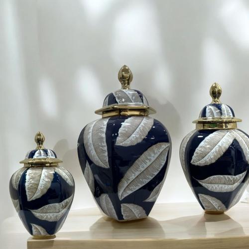 فازة سيراميك مع غطاء