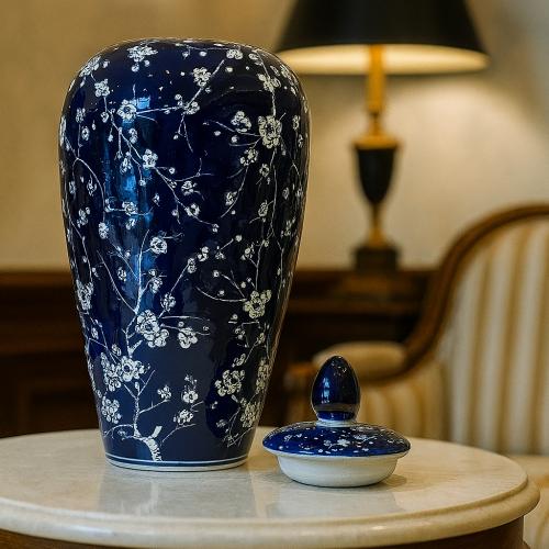 فازة سراميك مزخرفة باللون الأزرق الملكي