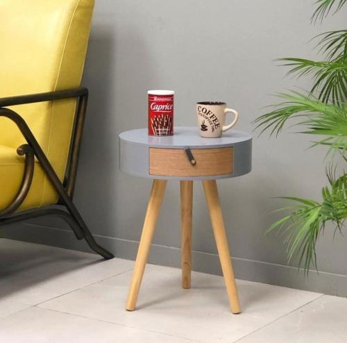 طاولة خشبيه بدرج