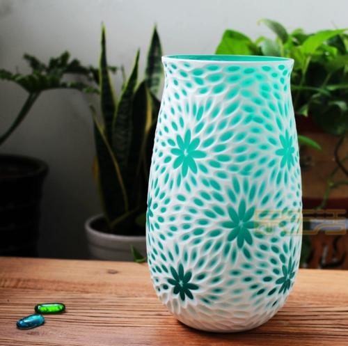 فازة قزاز قرمزية