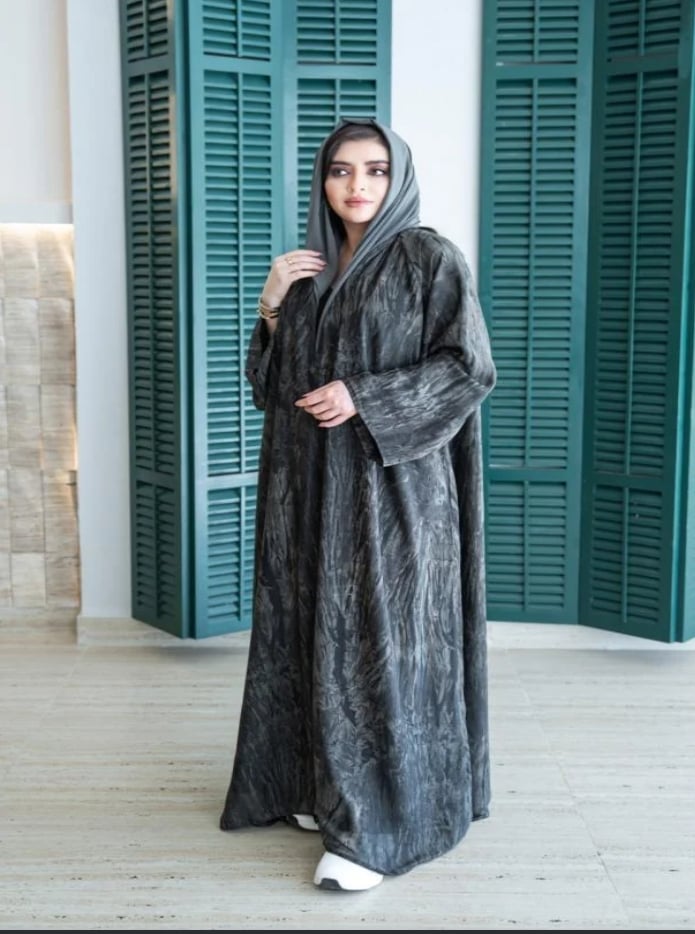 العبايات الملونة