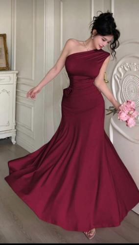 فستان نسائي بدون اكمام ضيق مطوي لون احادي