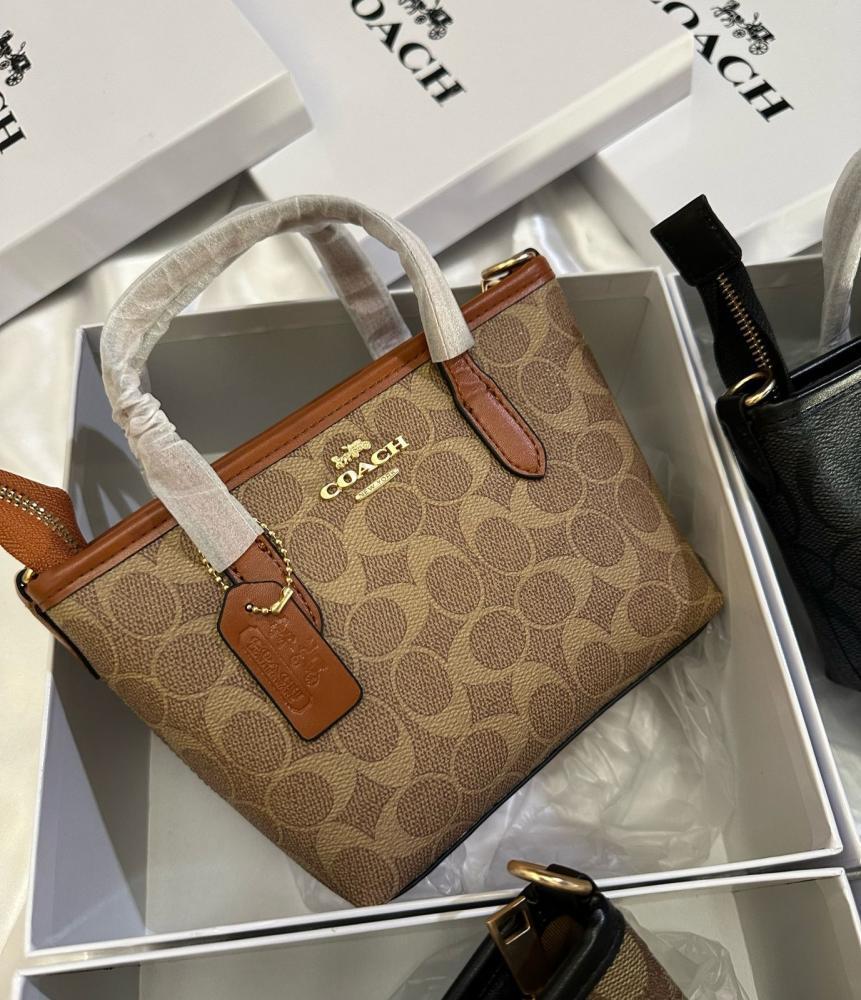 شنطة يد كوتش