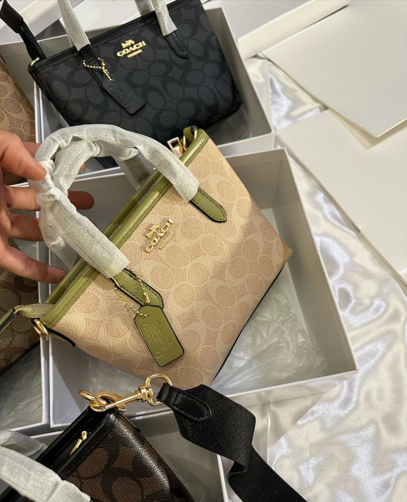 شنطة يد كوتش