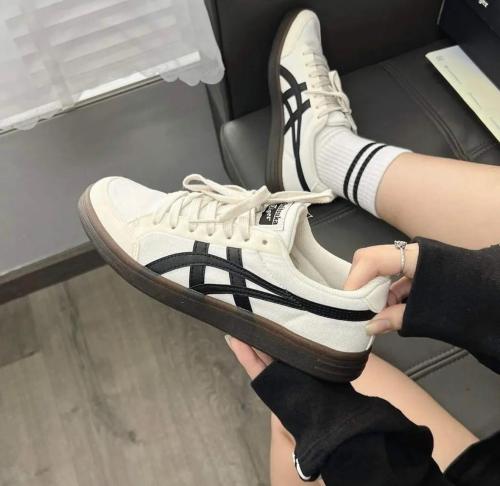 ONITSUKA TIGER