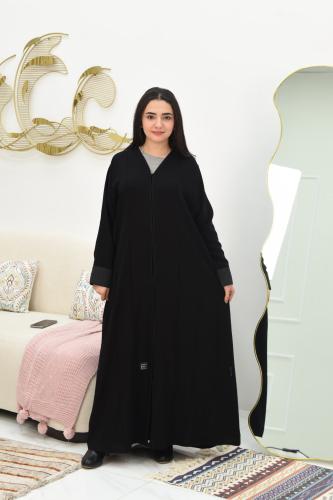 عباية عملية بثنيات من نفس القماش