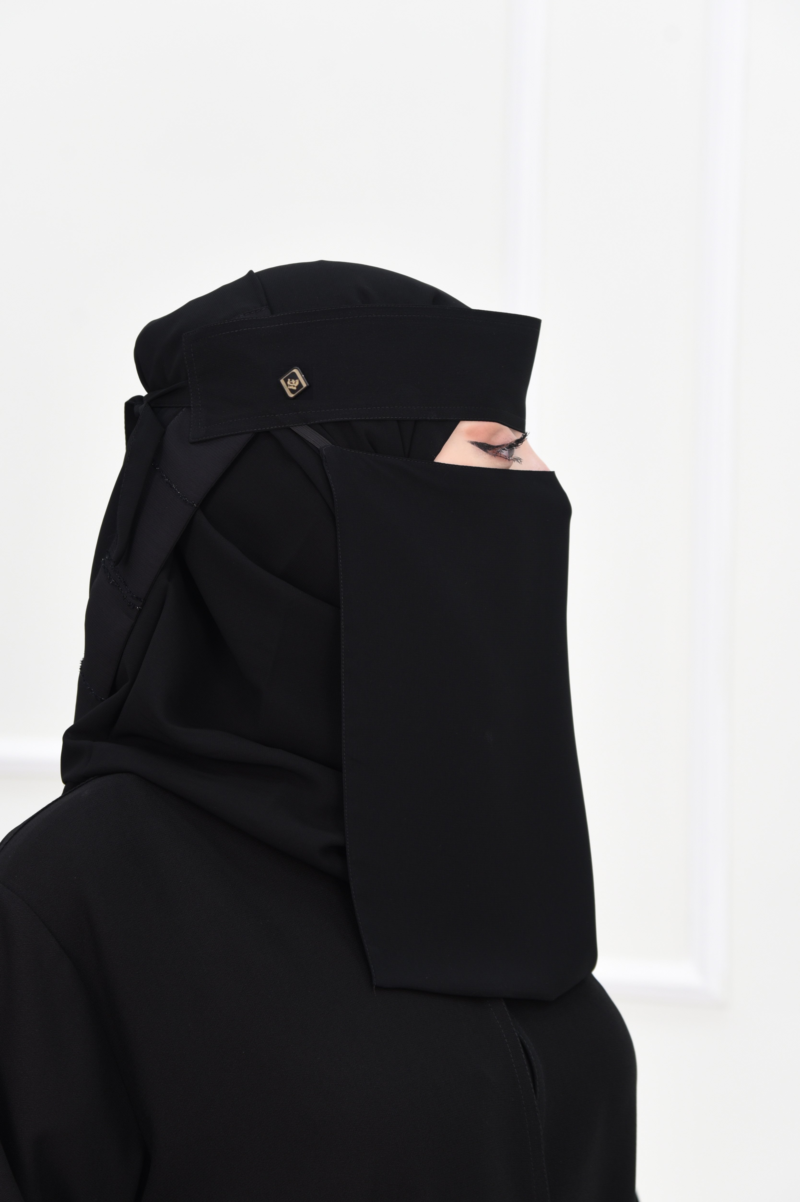 نقاب مطاط مائل طويل بلوجو