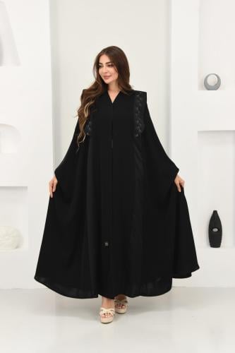عباية بشت ملكي بتصميم أنيق وتفاصيل مذهلة