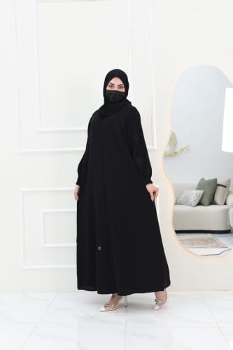 عباية سوداء بأكمام زم مطرزه بالأسود