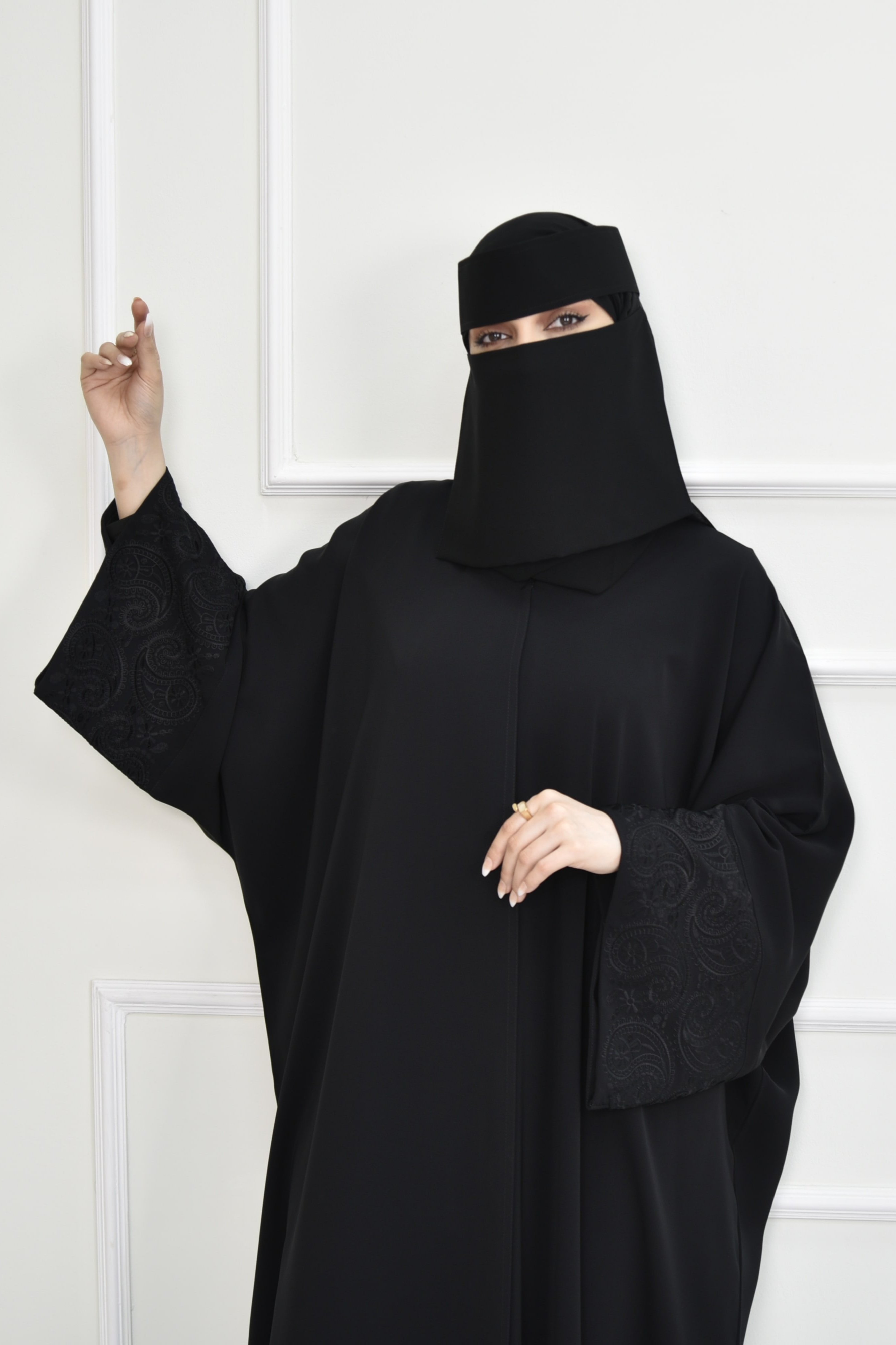 عباية نص بشت كم أسواره مربع