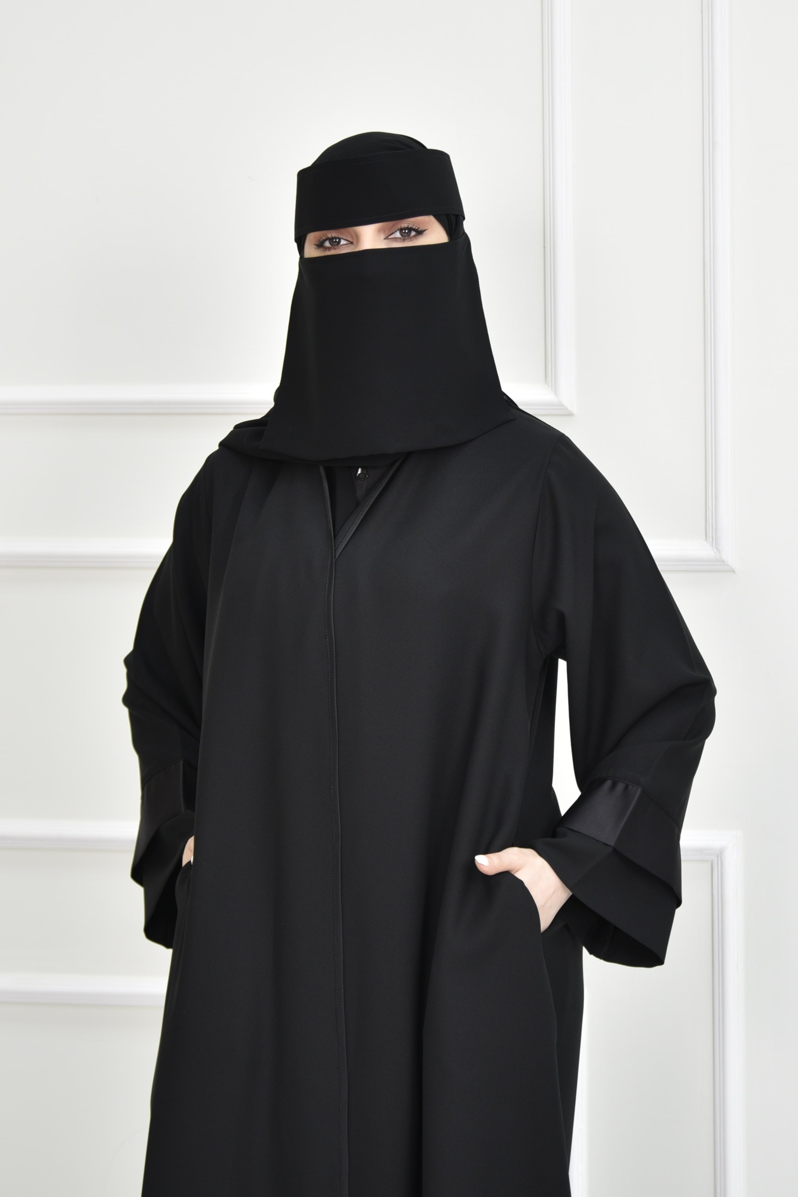 عباية لف كريب سادة بتفاصيل سوار ستان