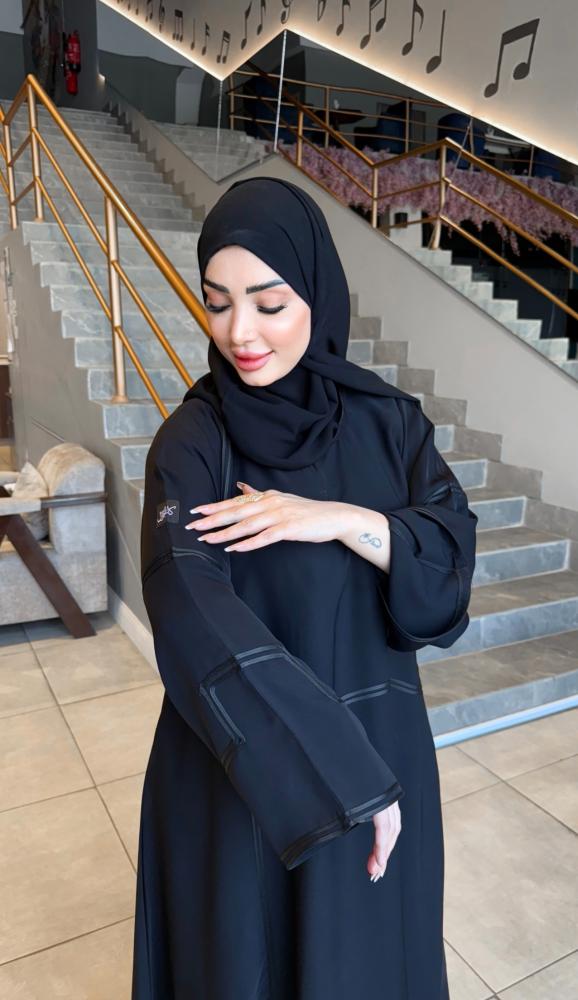 عباية عملية بتصميم قيطان ملكي وجيوب مخفية رقمها 147