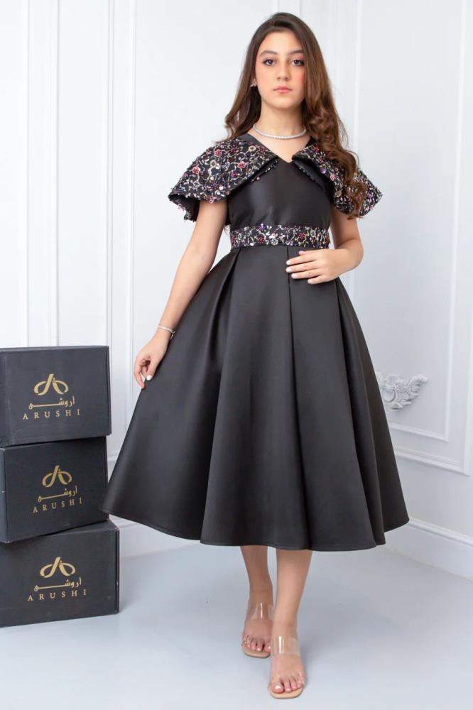 فستان السن المحير أسود اللون