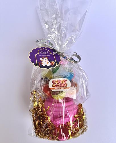 جرة الحلوى الوردية بداخلها حلوى