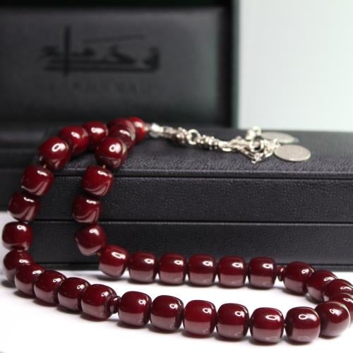 سبحة مسكي كرزي معتقة بلمسة أثرية وخرز اسطواني كبير