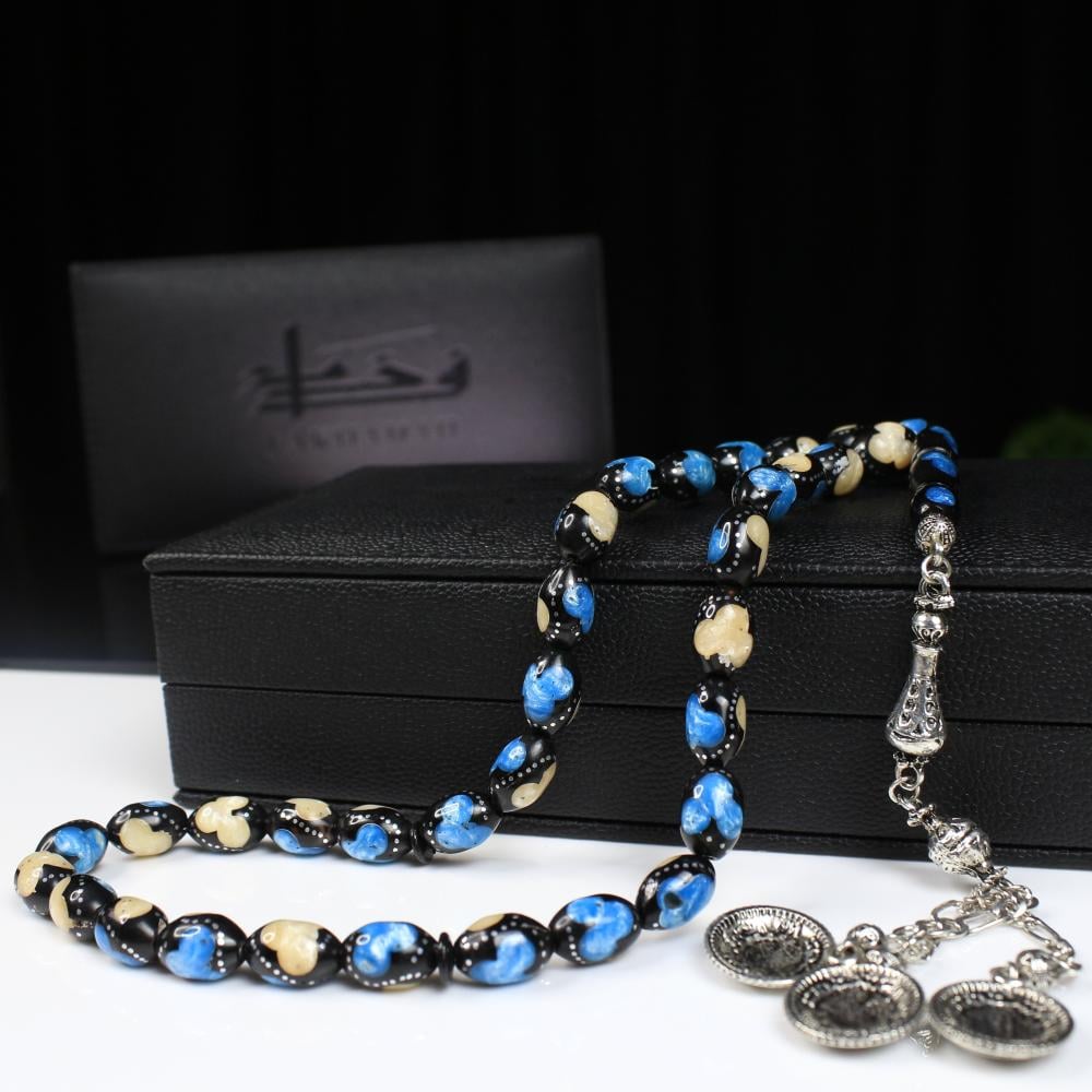 سبحة كوك أسود بنقوش زرقاء وبيضاء