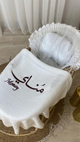 شرشف مواليد - أبيض