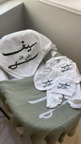 شرشف مواليد + طقم مواليد