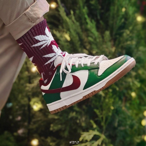 Nike dunk SB low “Retro Gorge Green”