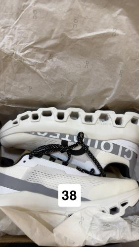 ON RUNNING - SIZE 38