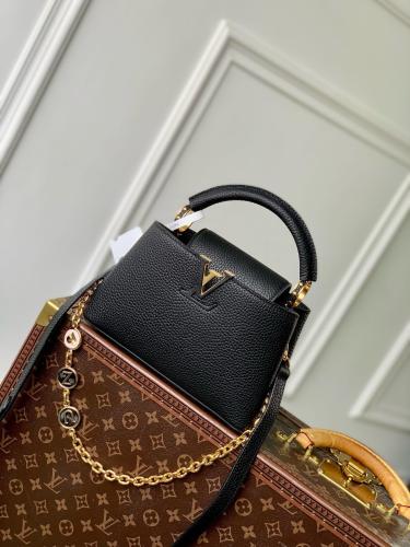 LOUIS VUITTON Capucines 23