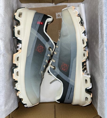 Loewe X On cloudventure running