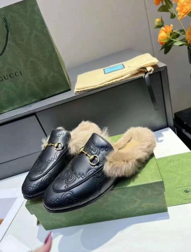 Gucci fur slipper