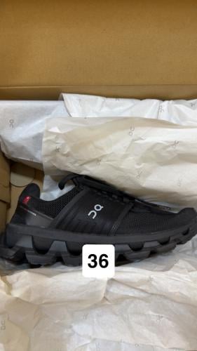 ON Running - SIZE 36