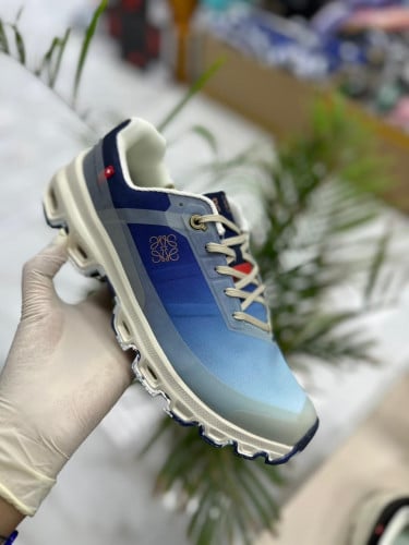 Loewe X On cloudventure running “Gradient blue