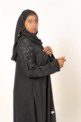 عبايه نص كلوش كريب يباني اسود فاحم