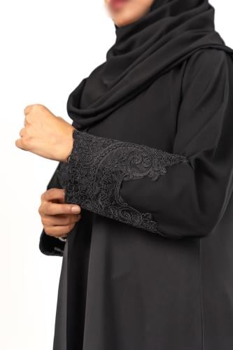عبايه نص كلوش كريب ياباني اسود فاحم