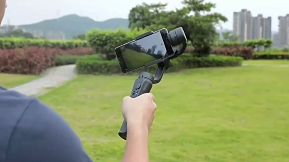 التقط فيديوهات بحرفية دون اهتزاز مع .. عصا السيلفي الجديدة من نوعها