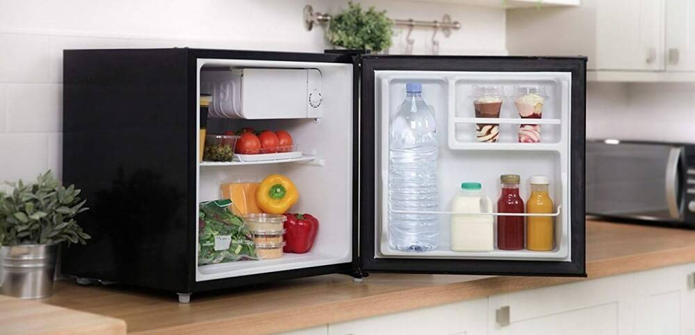 ثلاجة صغيرة مثالية للغرف: أناقة وأداء في مساحة محدودة