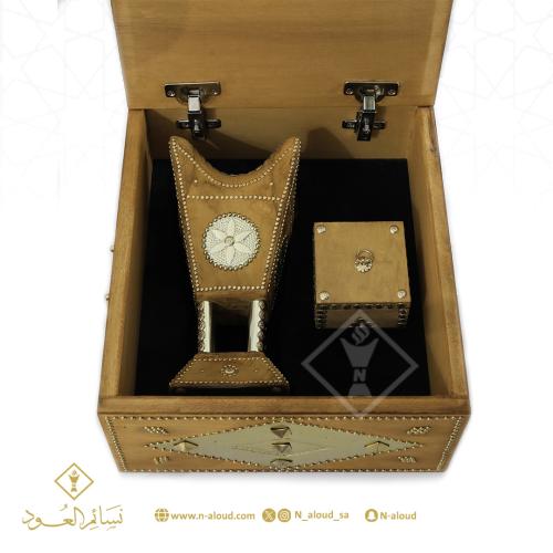 صندوق فاخر يحتوي على مبخرة نجدية مع علبة عود