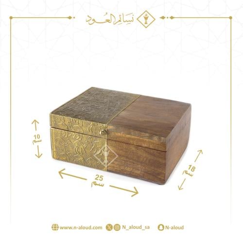 صندوق خشبي بنقوش نحاسية كبير لون ذهبي