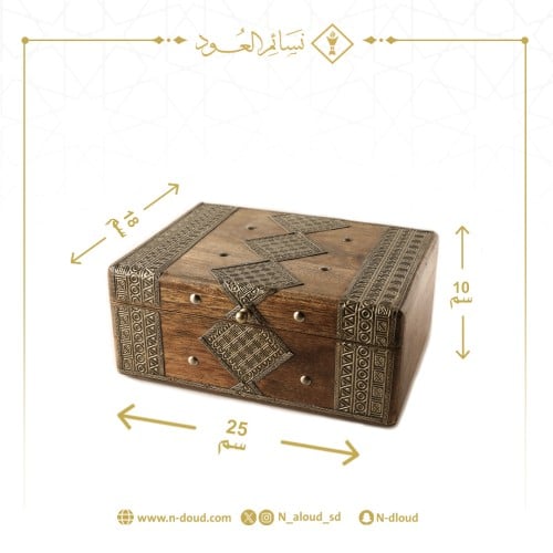 صندوق خشبي بنقوش نحاسية كبير لون فضي