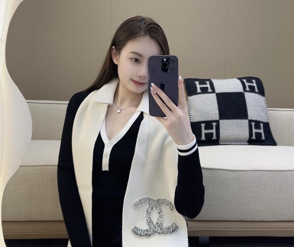 سكارف شانيل مقاس 180*20