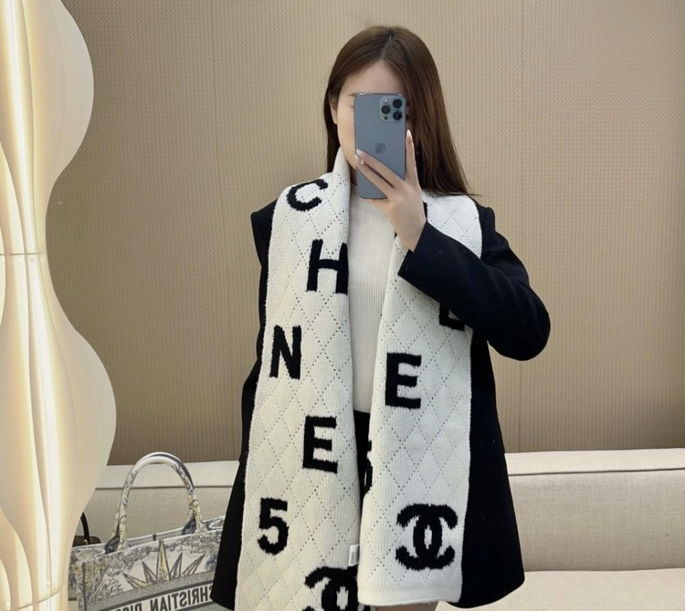سكارف شانيل مقاس 180*30