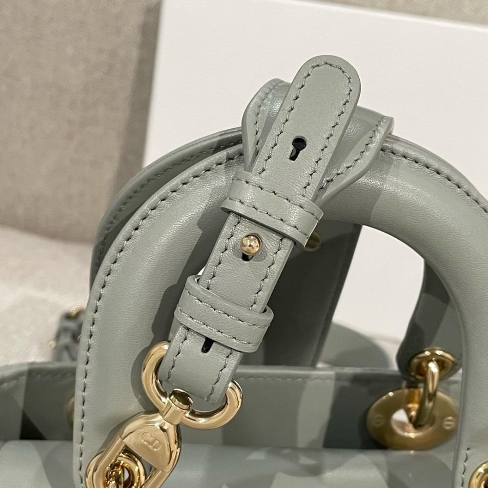 ليدي ديور سمول سايز 20cm