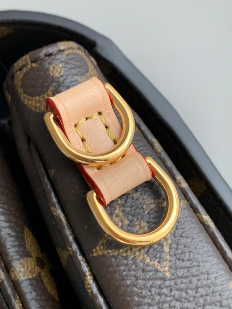 لوي فيتون Pochette Métis East West مقاس21cm