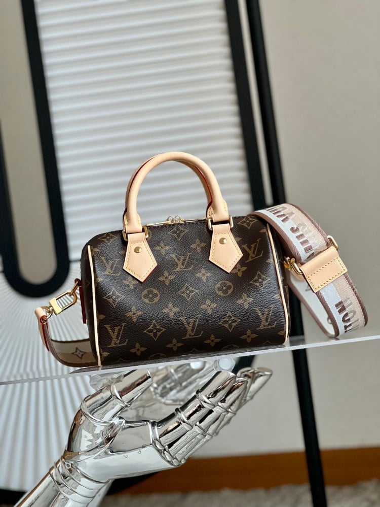 لوي فيتون Speedy Bandoulière 20 مقاس20.5cm