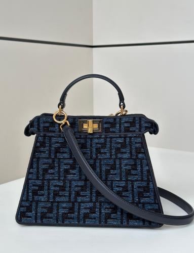 فندي peekaboo مقاس 27.5cm