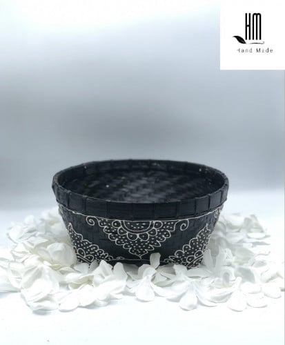 سلة من الخوص الطبيعي ( عرض25 سم ) مرسوم عليها رسم يدوي