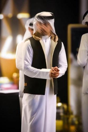 سديري رجالي دبل فيس قلاب صوف لون اسود بيج