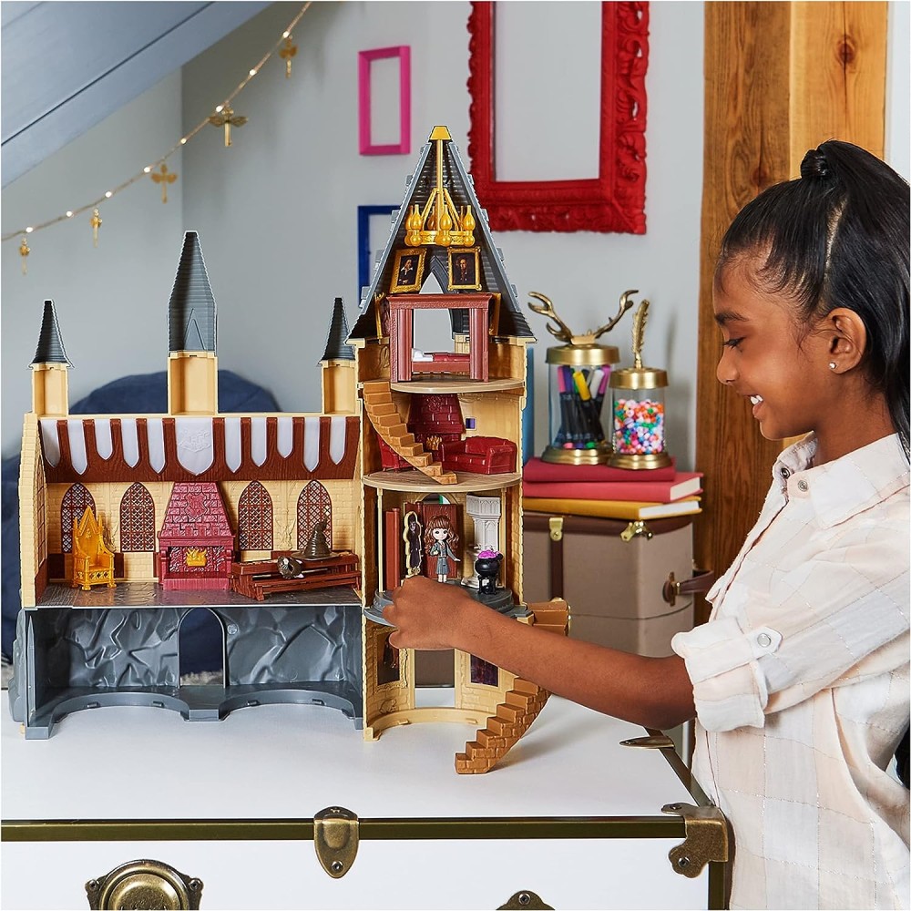 Wizarding World Magical Minis Hogwarts Castle with 12