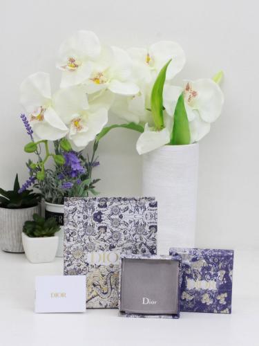 ملحقات ديور  مكون من 3 قطع علبة +وتغليف مخمل + شريطة +كيس بالشعار مناسب للاطقم والسلاسل والحلق والاساور مناسبة لتقديمها هدية فاخره ملحقات ماركة ...