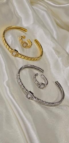 أسورة مطلية ذهب مع خاتم فصوص زيركون مفتوحة تجي على اي مقاس