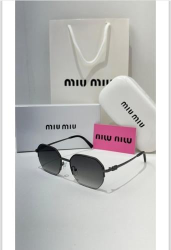 نظارة ماركة ميو ميو مع الملحقات