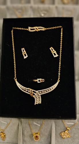 طقم مطلي ذهب فصوص زيركون