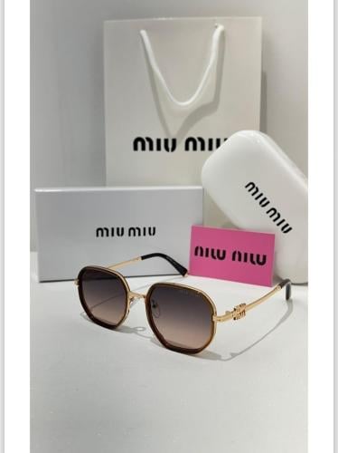 نظارة ماركة ميو ميو مع الملحقات